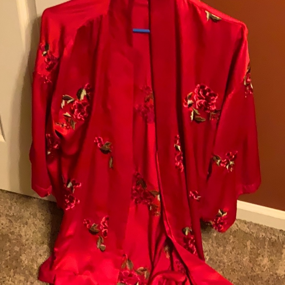 Vintage 90s Victoria’s Secret 100% poly rayon robe